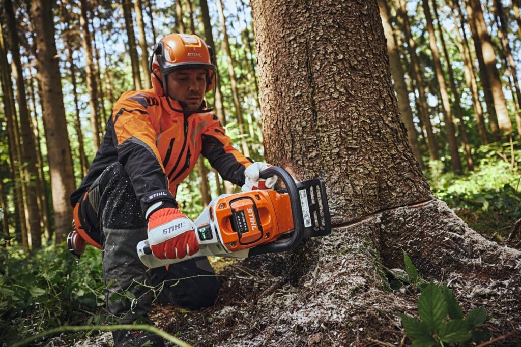 Gli Strumenti a Batteria STIHL: Innovazione e Sostenibilità nel Giardinaggio Professionale 1 Batterie ultima generazione, la potente AP 500 S
