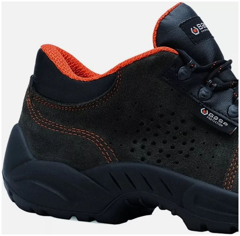 BASE SCARPA ANT.OPERA S1P GRIGIO N°47(B4) Le scarpe antinfortunistiche BASE Opera S1P SRC sono progettate per offrire il massimo comfort e una protezione ottimale, anche nelle condizioni di...