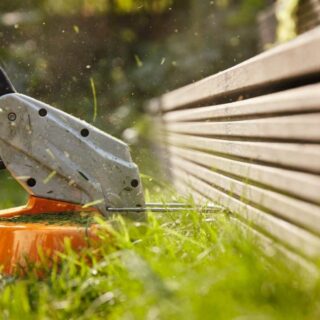 Il trimmer a batteria FSA 45 di STIHL è il perfetto alleato per chi cerca un attrezzo leggero e maneggevole per i lavori di rifinitura e pulizia in...