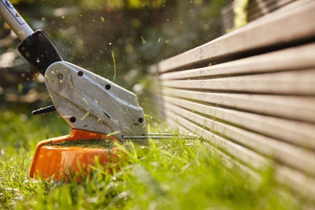 STIHL DECESPUGLIATORE FSA 45 Il trimmer a batteria FSA 45 di STIHL è il perfetto alleato per chi cerca un attrezzo leggero e maneggevole per i lavori di rifinitura e pulizia in...