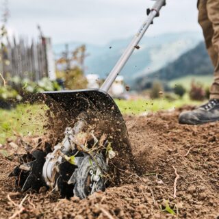 La Fresa per Terreno BF-KM della STIHL è un accessorio versatile e indispensabile per i motori Kombi, progettato specificamente per il dissodamento e...