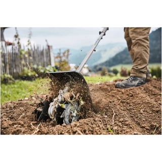 La Fresa per Terreno BF-KM della STIHL &egrave; un accessorio versatile e indispensabile per i motori Kombi, progettato specificamente per il dissodamento e...