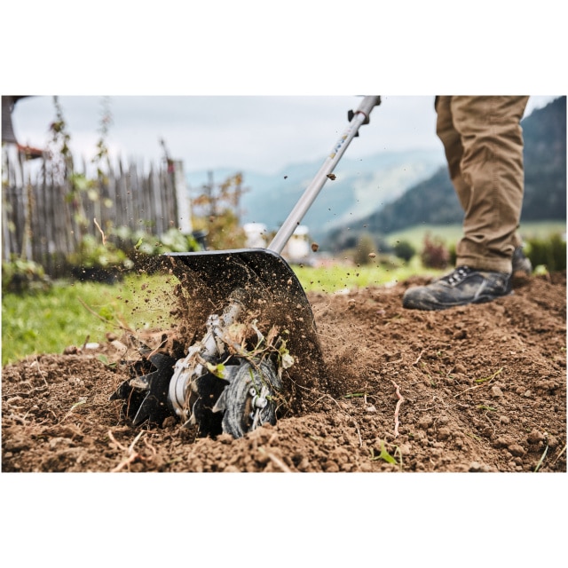 La Fresa per Terreno BF-KM della STIHL  un accessorio versatile e indispensabile per i motori Kombi, progettato specificamente per il dissodamento e...