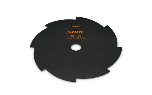 Lama tagliaerba GrassCut 255-8 di STIHL, un attrezzo speciale progettato per il taglio di erba secca e dura, si distingue per la sua robustezza e...