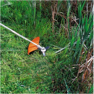 Il Coltello da boscaglia STIHL rappresenta uno strumento essenziale per chi necessita di un attrezzo robusto per il diradamento in aree di...