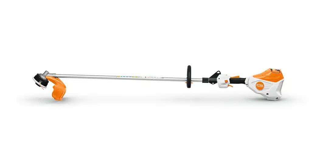 Il decespugliatore a batteria STIHL FSA 120 R è la scelta ideale per chi cerca potenza, efficienza e comfort nella cura del verde, sia per...