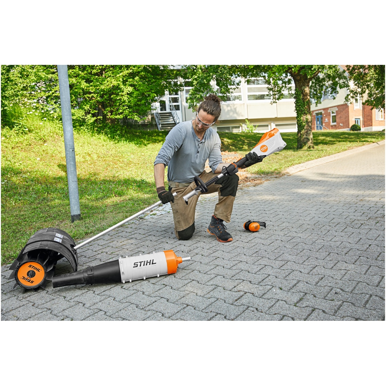 Il Motore Kombi a batteria KMA 135 R di STIHL rappresenta una soluzione innovativa per chi cerca efficienza e silenziosit… nel lavoro di...