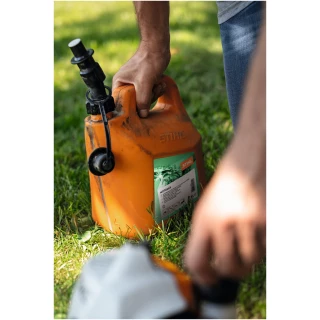 STIHL MotoMix &egrave; una miscela carburante di alta qualit&agrave;, progettata specificamente per motori a 2 e 4 tempi alimentati a miscela. Questo prodotto &egrave;...