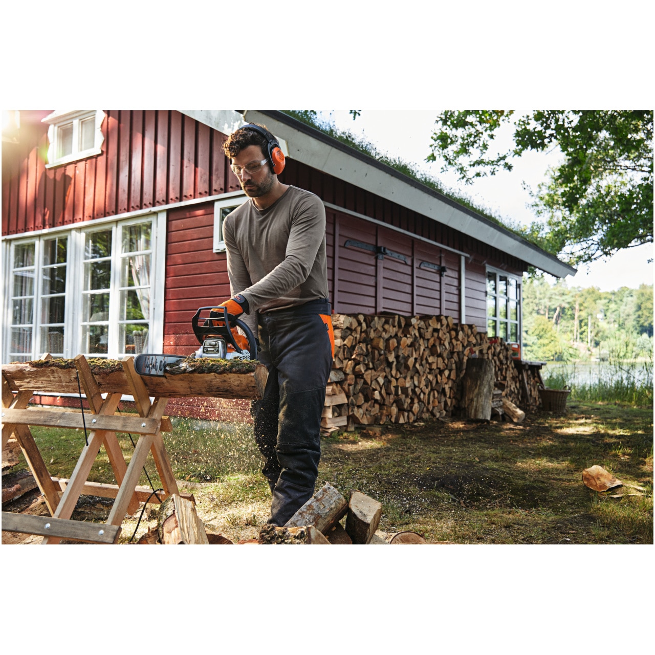 La motosega STIHL MS 181 C-BE è una motosega a benzina progettata per chi cerca prestazioni elevate e facilità d'uso. Questo modello, con una...
