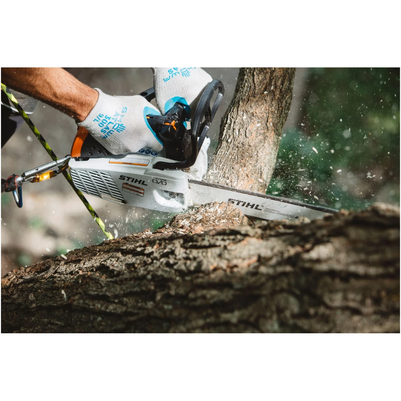 La Motosega MS 194 T di STIHL rappresenta un'eccellenza nel settore delle motoseghe per la cura degli alberi, ideale per gli utenti che necessitano...