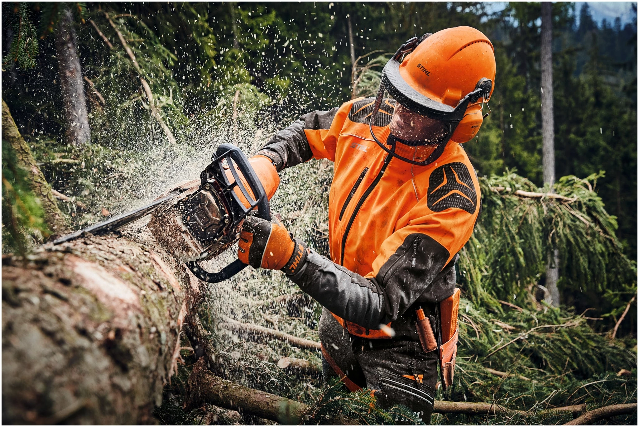 STIHL MOTOSEGA MS 462 C-M BARRA 50CM 3/8"P 2-MIX La motosega MS 462 C-M di STIHL rappresenta un'innovativa soluzione per i professionisti del taglio legna e degli abbattimenti forestali. Integrando...