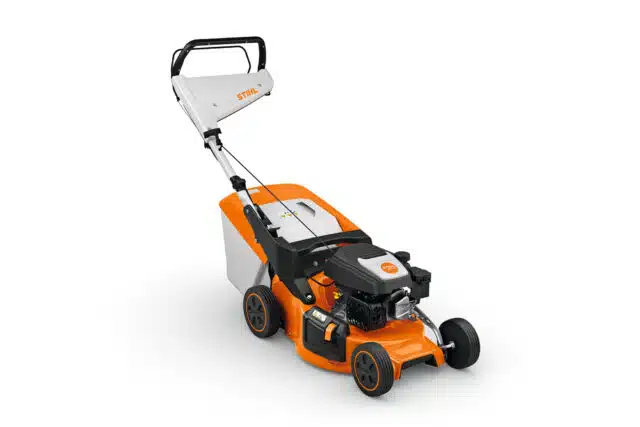 Il tosaerba a scoppio RM 248 di STIHL è il compagno ideale per chi cerca un attrezzo robusto e maneggevole per la cura del proprio giardino....