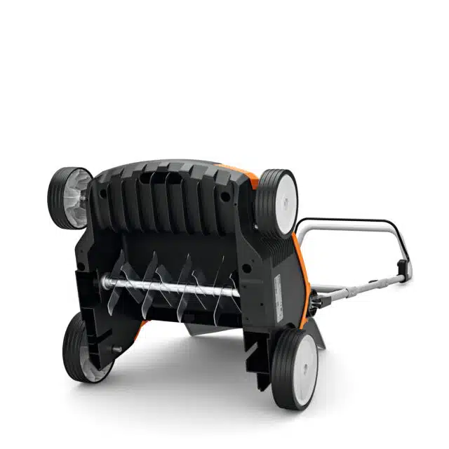 L'Arieggiatore a Batteria STIHL RLA 240 è l'attrezzo perfetto per chi desidera mantenere impeccabili prati di piccole dimensioni e dal profilo...