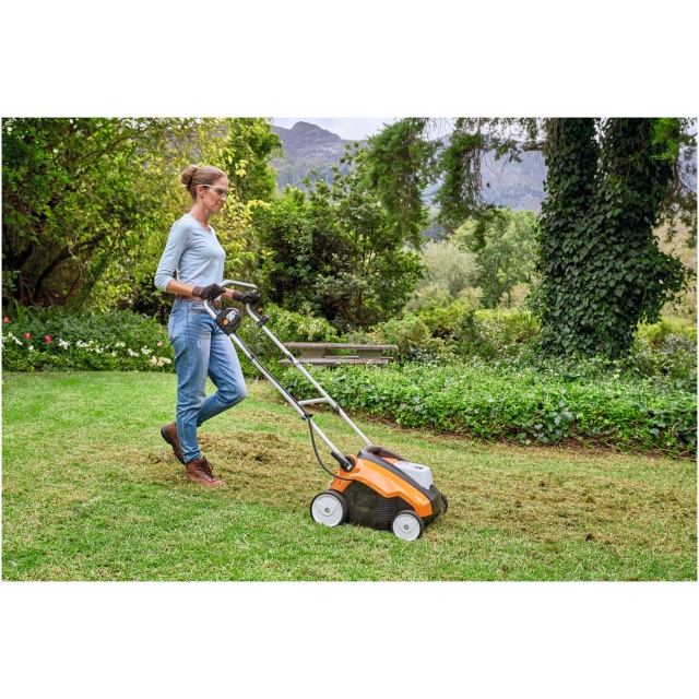 L'Arieggiatore a Batteria STIHL RLA 240  l'attrezzo perfetto per chi desidera mantenere impeccabili prati di piccole dimensioni e dal profilo...