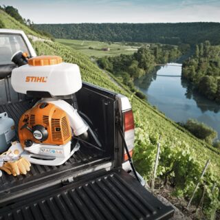 L'atomizzatore SR 430 di STIHL è un potente dispositivo progettato per applicazioni di irrorazione su ampia scala, perfetto per professionisti e...