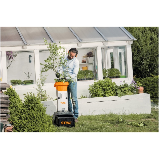 Il Biotrituratore elettrico GHE 105 di STIHL Š un potente e versatile strumento da giardino, ideale per chi desidera mantenere il proprio spazio...