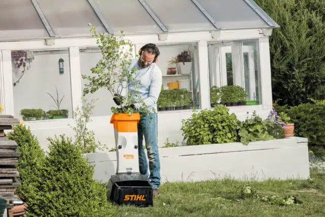 Il Biotrituratore elettrico GHE 105 di STIHL è un potente e versatile strumento da giardino, ideale per chi desidera mantenere il proprio spazio...