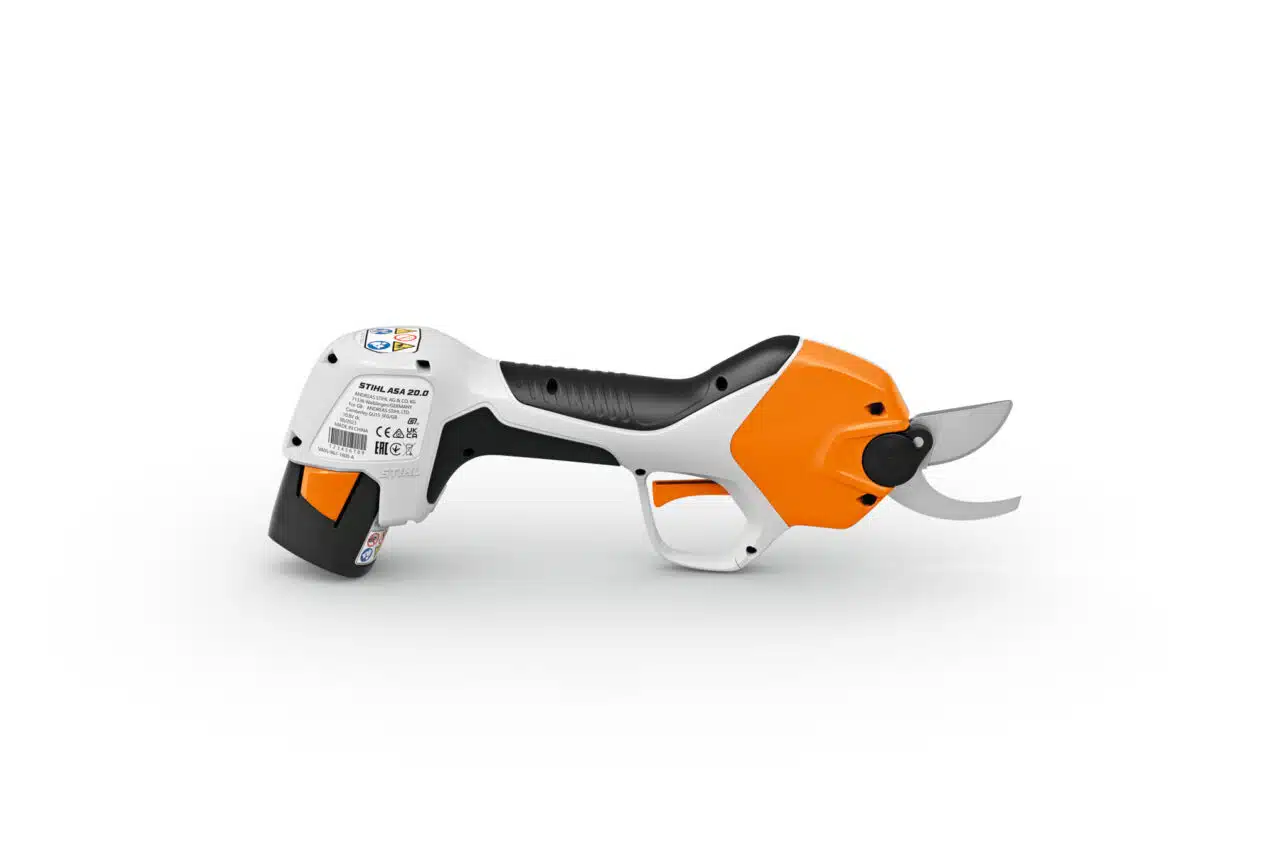 La Forbice a Batteria ASA 20 di STIHL rappresenta un'avanzata soluzione per il taglio e la potatura, ideale per professionisti del giardinaggio e...