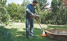 Il Trimmer elettrico FSE 31 della STIHL è un pratico decespugliatore leggero pensato per chi desidera svolgere lavori di giardinaggio e rifinitura...