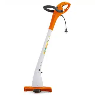 Il Trimmer elettrico FSE 31 della STIHL &egrave; un pratico decespugliatore leggero pensato per chi desidera svolgere lavori di giardinaggio e rifinitura...