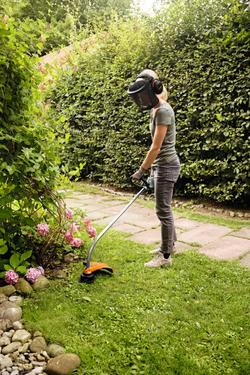 Il Decespugliatore FS 38 di STIHL è la soluzione ideale per i proprietari di giardini che desiderano mantenere in ordine il proprio spazio verde. Con...