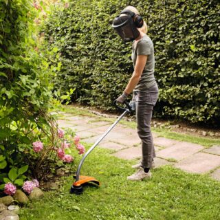 Il Decespugliatore FS 38 di STIHL è la soluzione ideale per i proprietari di giardini che desiderano mantenere in ordine il proprio spazio verde. Con...