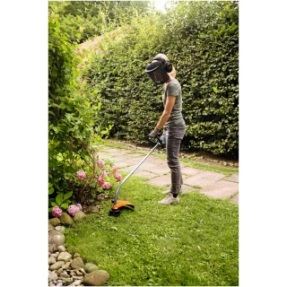 Il Decespugliatore FS 38 di STIHL &egrave; la soluzione ideale per i proprietari di giardini che desiderano mantenere in ordine il proprio spazio verde. Con...