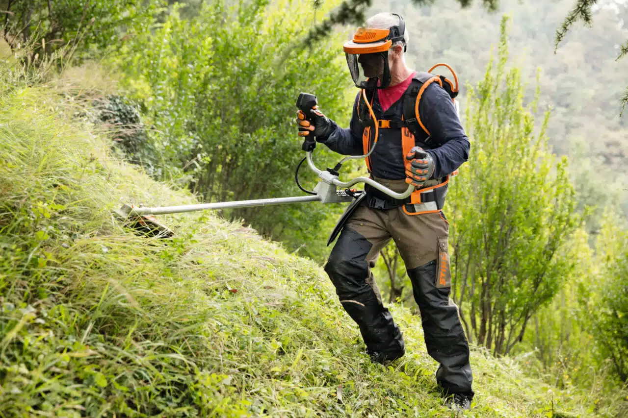 Il decespugliatore a batteria STIHL FSA 130 è un potente strumento pensato per i professionisti del giardinaggio e per chi cerca una soluzione...