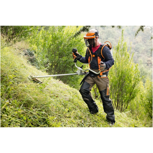 Il decespugliatore a batteria STIHL FSA 130  un potente strumento pensato per i professionisti del giardinaggio e per chi cerca una soluzione...