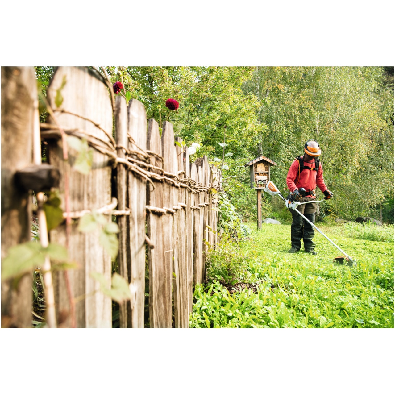 Il decespugliatore a batteria STIHL FSA 130  un potente strumento pensato per i professionisti del giardinaggio e per chi cerca una soluzione...