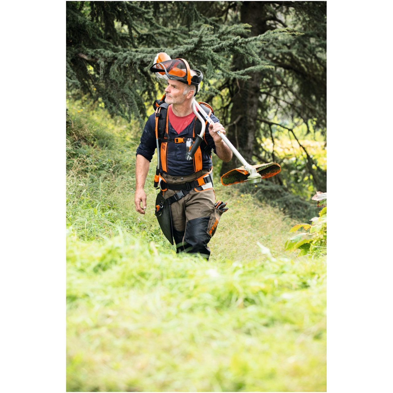 Il decespugliatore a batteria STIHL FSA 130  un potente strumento pensato per i professionisti del giardinaggio e per chi cerca una soluzione...