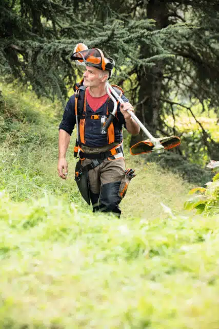 Il decespugliatore a batteria STIHL FSA 130 è un potente strumento pensato per i professionisti del giardinaggio e per chi cerca una soluzione...
