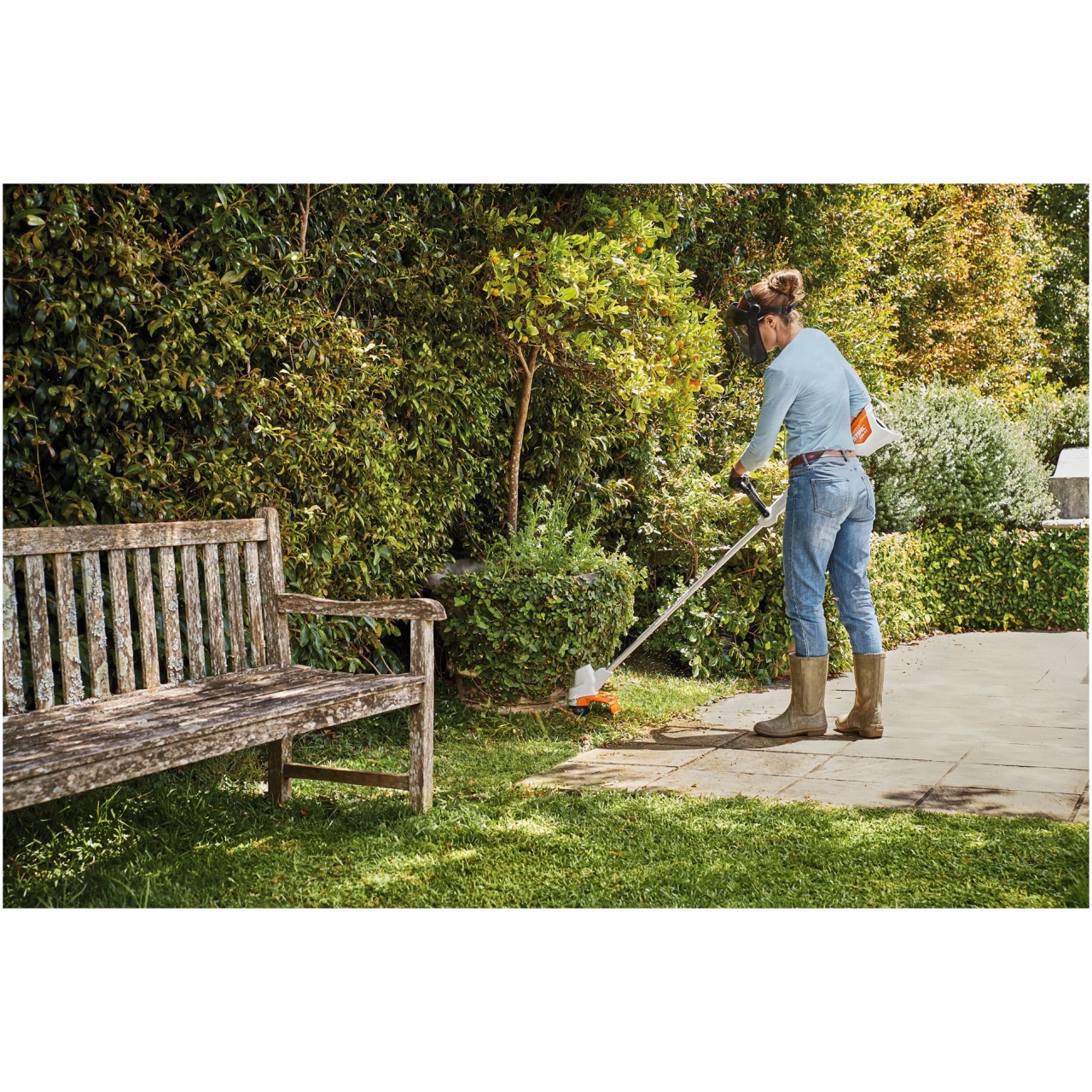 Il Trimmer a batteria FSA 57 di STIHL è un decespugliatore innovativo progettato per garantire massima leggerezza e praticità durante la manutenzione...