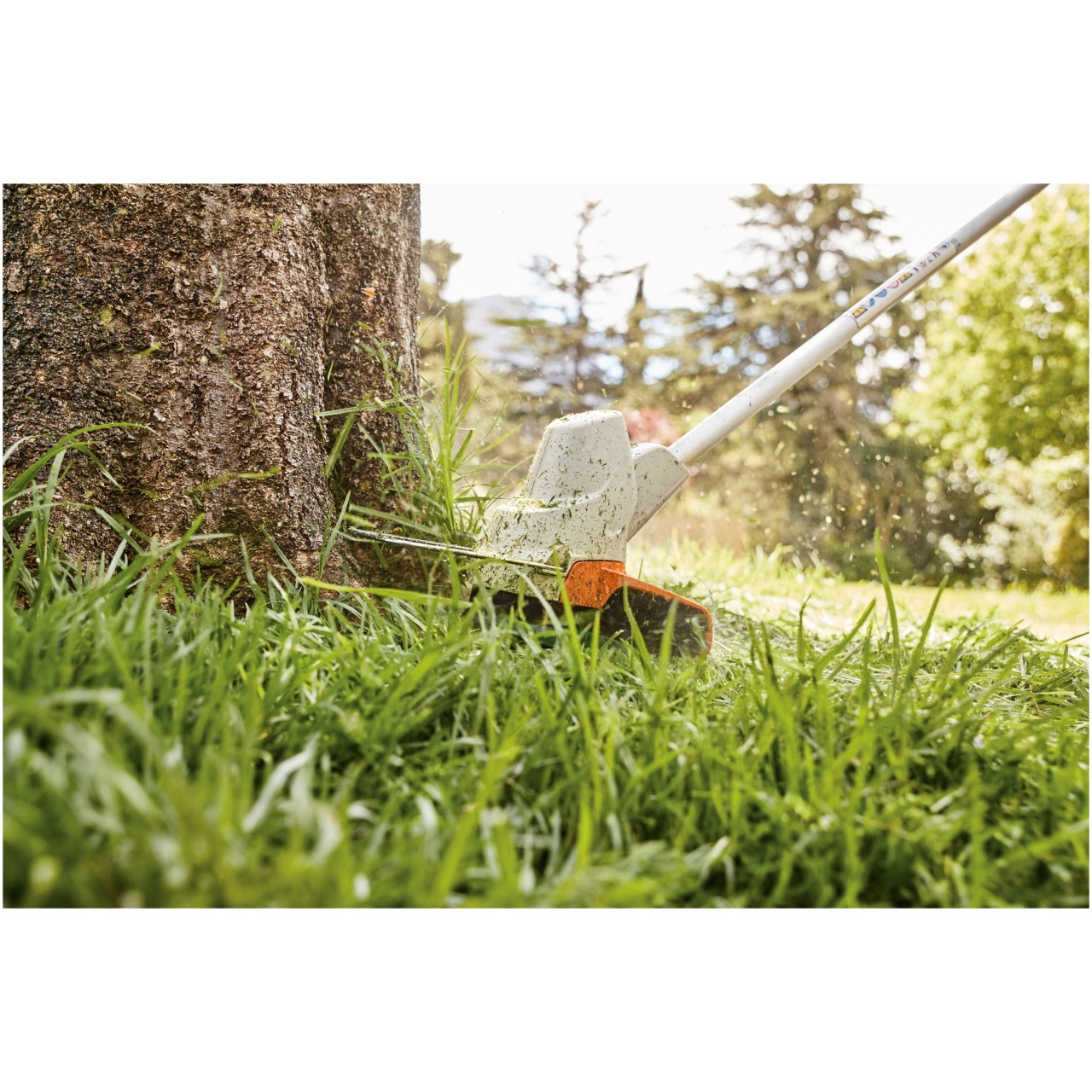 Il Trimmer a batteria FSA 57 di STIHL è un decespugliatore innovativo progettato per garantire massima leggerezza e praticità durante la manutenzione...