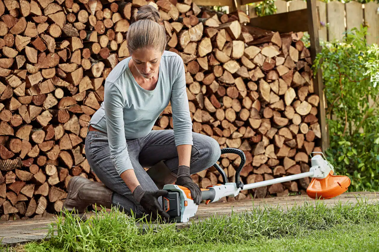 Il Trimmer a batteria FSA 57 di STIHL è un decespugliatore innovativo progettato per garantire massima leggerezza e praticità durante la manutenzione...