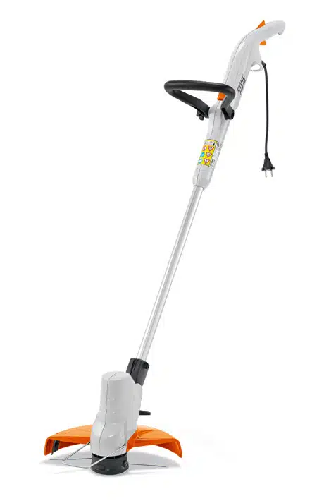 Il Trimmer elettrico FSE 52 di STIHL è un decespugliatore leggero progettato per l'uso domestico e nel giardino. Con un peso esiguo di soli 2,2 kg, è...