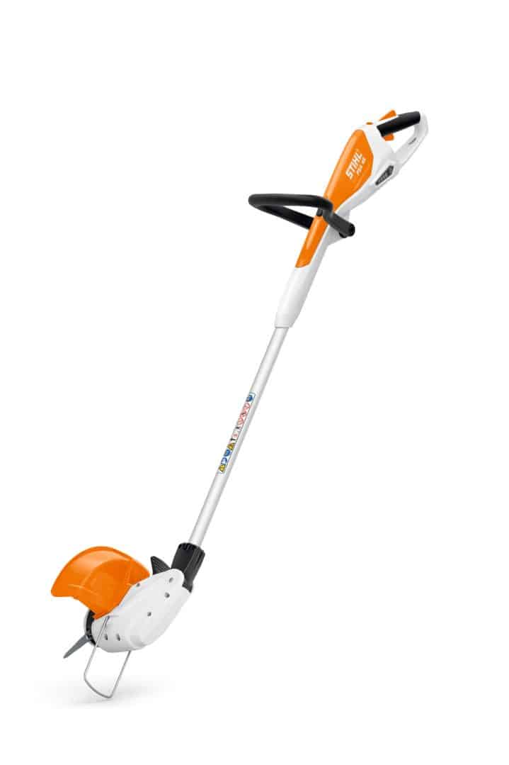 STIHL DECESPUGLIATORE FSA 45 Il trimmer a batteria FSA 45 di STIHL è il perfetto alleato per chi cerca un attrezzo leggero e maneggevole per i lavori di rifinitura e pulizia in...