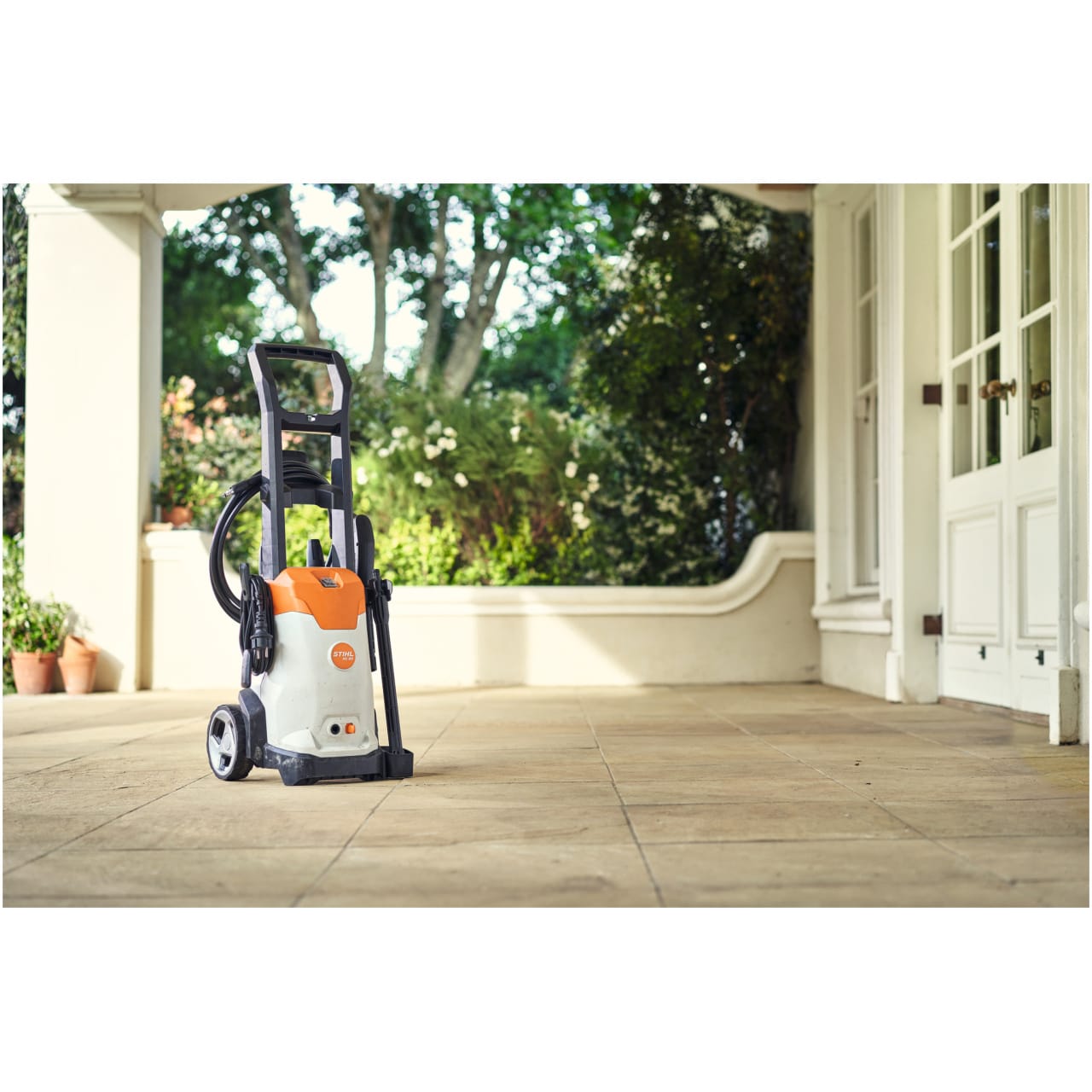 L'idropulitrice RE 90 di STIHL è una soluzione versatile e robusta per la pulizia domestica e del giardino, perfetta per chi cerca un dispositivo...