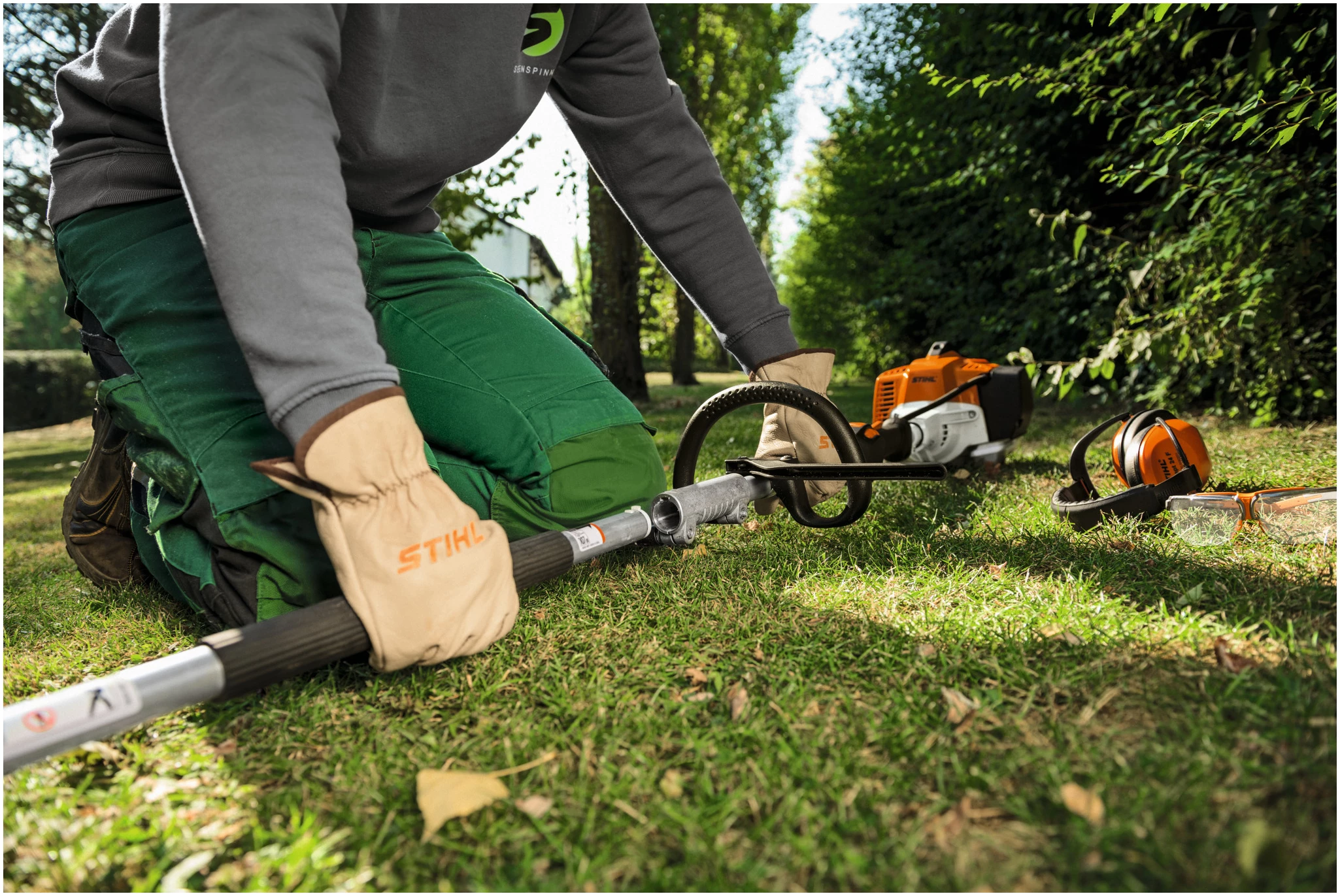 STIHL KM 94 RC-E Il motore Kombi KM 94 RC-E della STIHL è un dispositivo innovativo e versatile perfetto per uso professionale, progettato per operare nel mondo del...