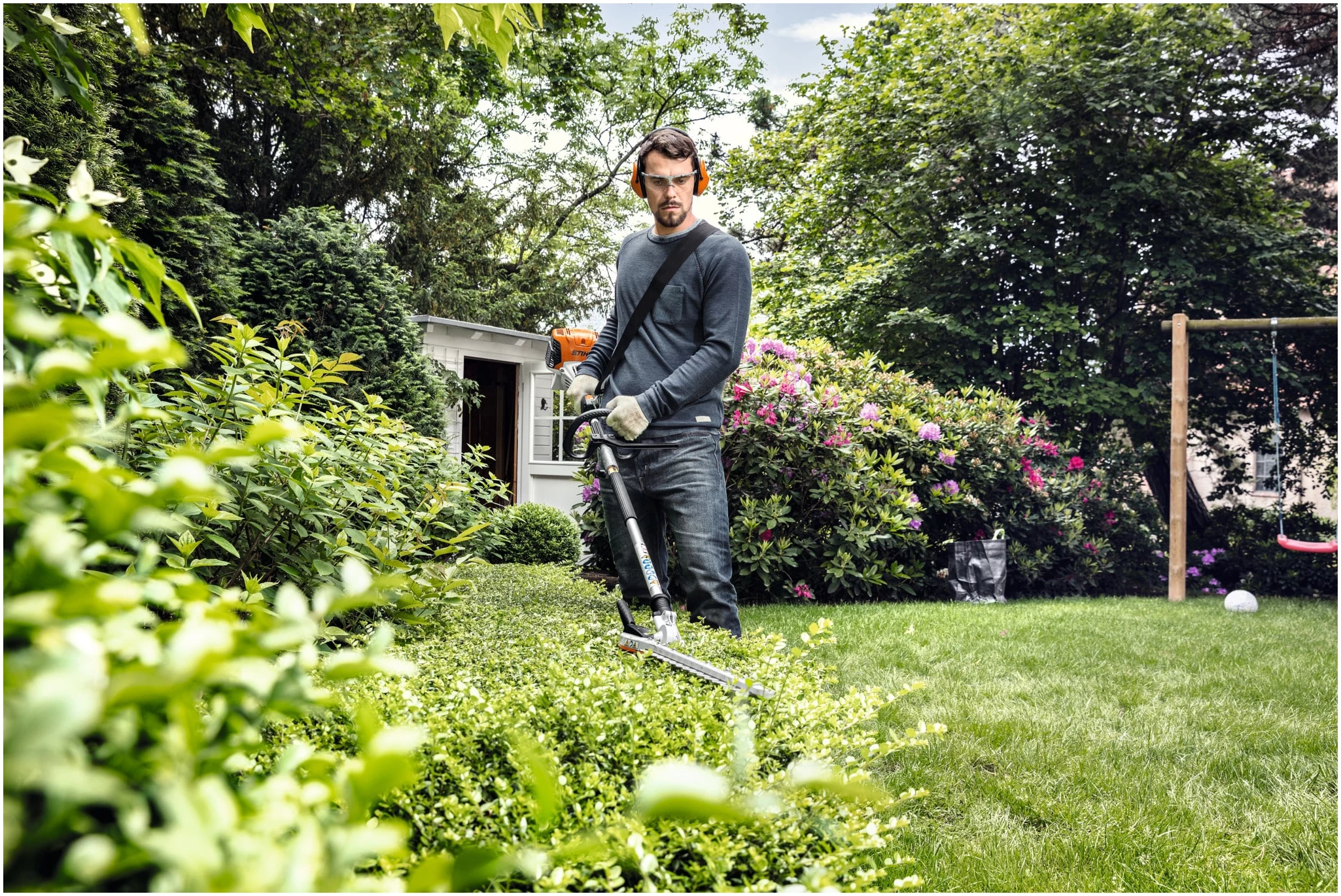 STIHL KOMBI KM 131 R Il Motore Kombi KM 131 R della STIHL rappresenta un potente motore combinato pensato per soddisfare le esigenze dei professionisti della manutenzione...