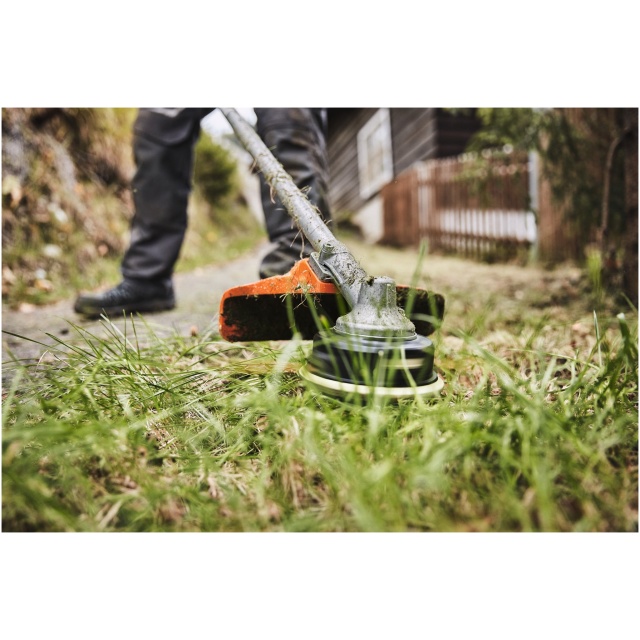 Il Motore Kombi KM 131 R della STIHL rappresenta un potente motore combinato pensato per soddisfare le esigenze dei professionisti della manutenzione...