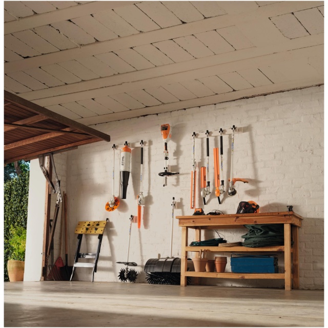 Il motore Kombi a batteria KMA 80 R di STIHL rappresenta l'eccellenza in termini di innovazione e prestazioni nel settore dei dispositivi a batteria....