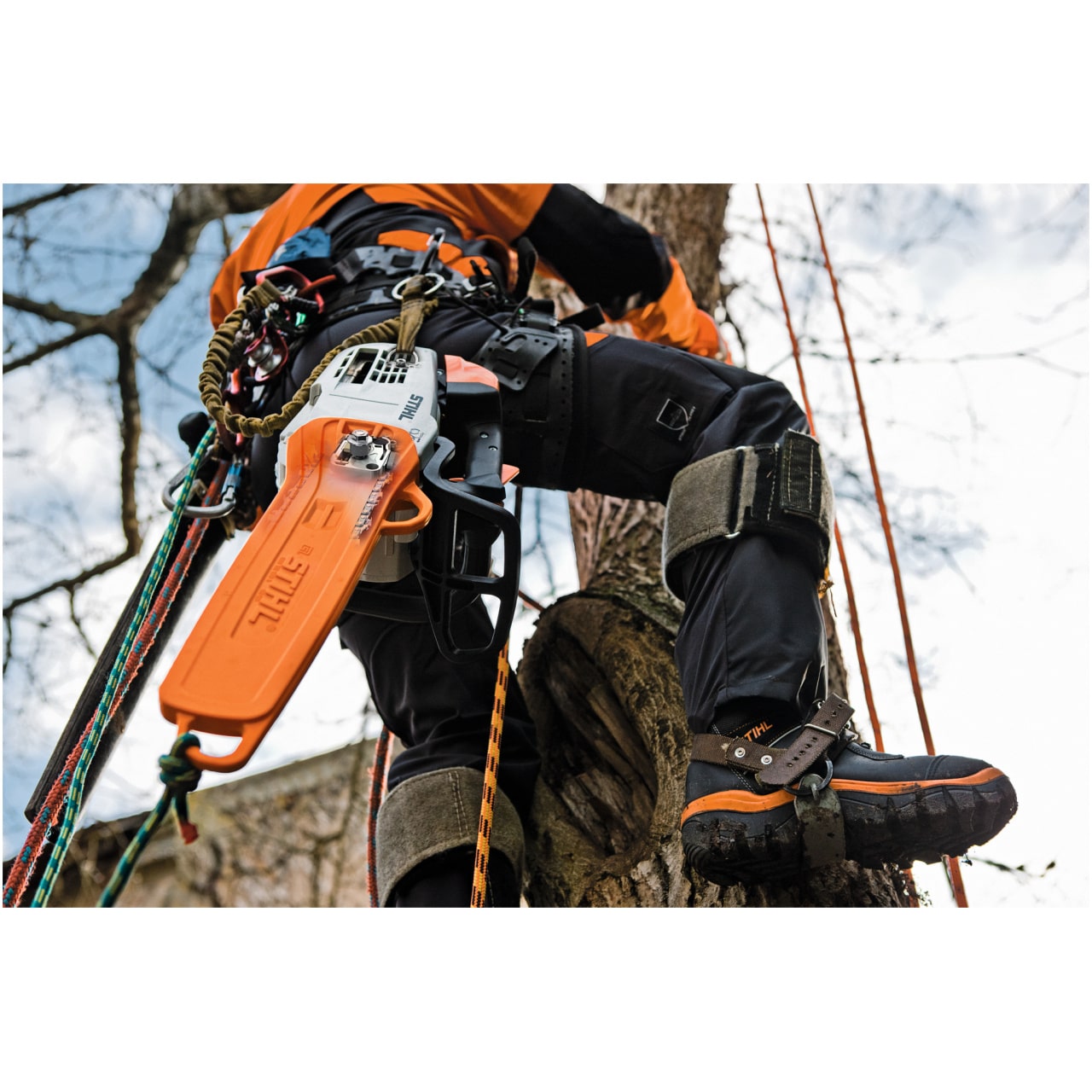 La Motosega MS 201 TC-M di STIHL rappresenta l'apice della tecnologia nel settore delle motoseghe per la cura degli alberi. Progettata per utenti...