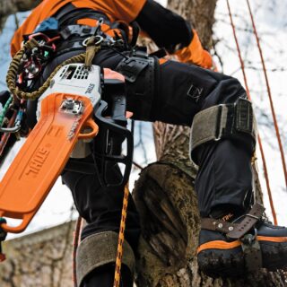 La Motosega MS 201 TC-M di STIHL rappresenta l'apice della tecnologia nel settore delle motoseghe per la cura degli alberi. Progettata per utenti...