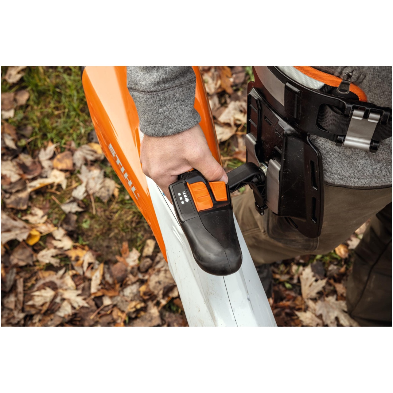 Il soffiatore BGA 200 di STIHL è un prodotto all'avanguardia nel campo dei soffiatori a batteria, ideale per professionisti e utenti che richiedono...