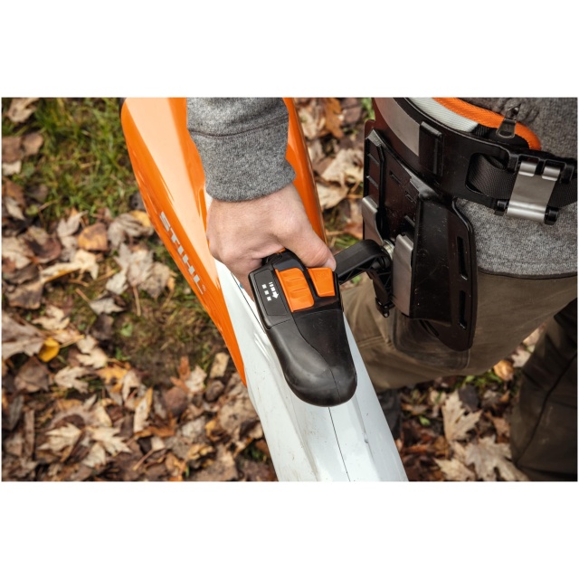 Il soffiatore BGA 200 di STIHL è un prodotto all'avanguardia nel campo dei soffiatori a batteria, ideale per professionisti e utenti che richiedono...