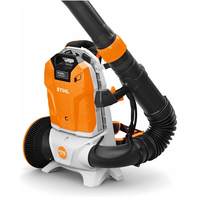Il soffiatore a batteria BGA 300 di STIHL Š un attrezzo all'avanguardia dedicato ai professionisti del giardinaggio e della manutenzione urbana,...