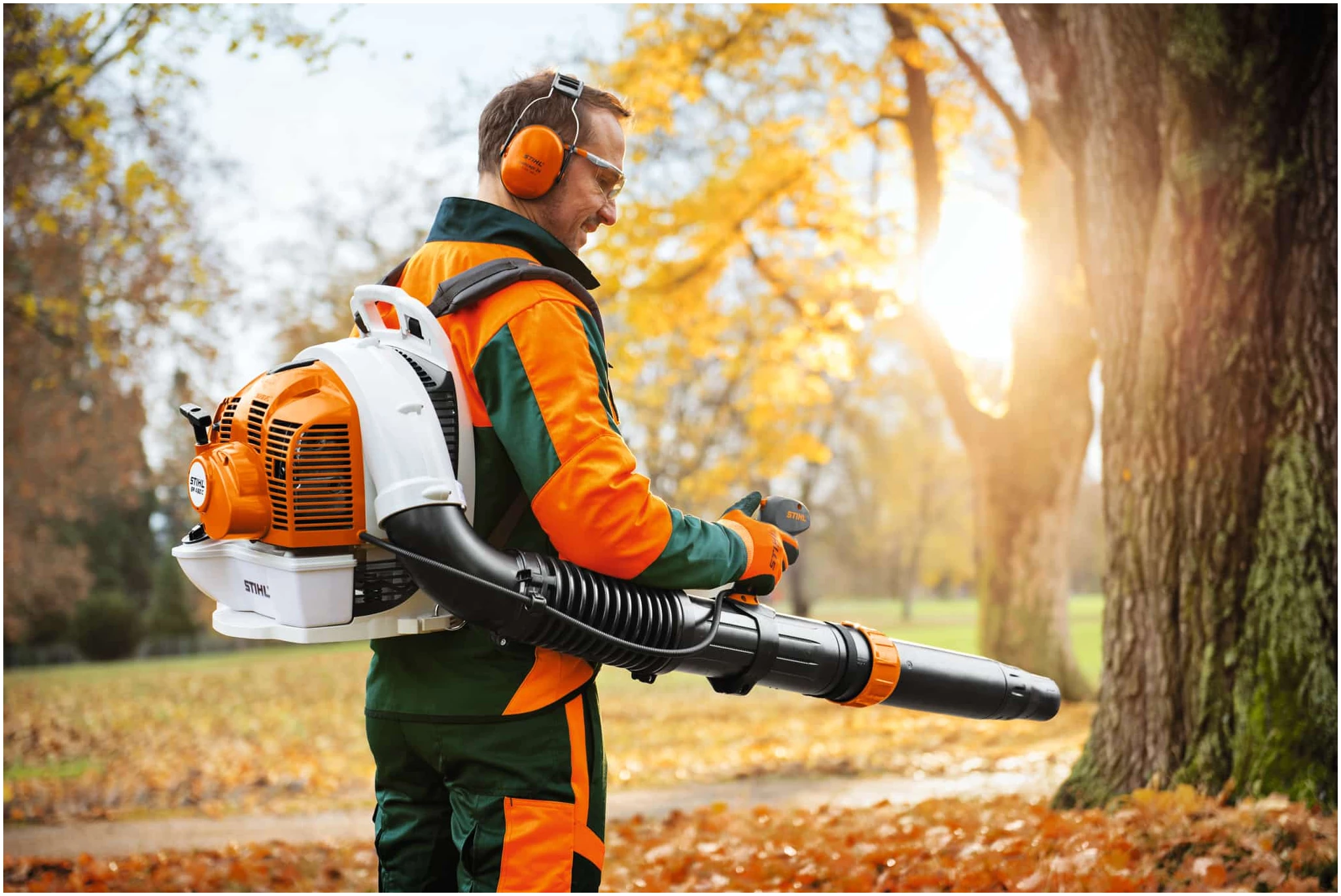 STIHL SOFFIATORE SPALLEGG. BR 450 C-EF Il modello BR 450 della marca STIHL è un potente soffiatore a scoppio progettato per uso professionale, ideale per giardinieri e paesaggisti. Questo...