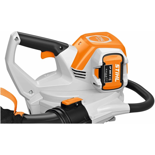 Il modello SHA 140 di STIHL rappresenta un aspiratore e trituratore a batteria di alta efficienza, progettato appositamente per professionisti del...