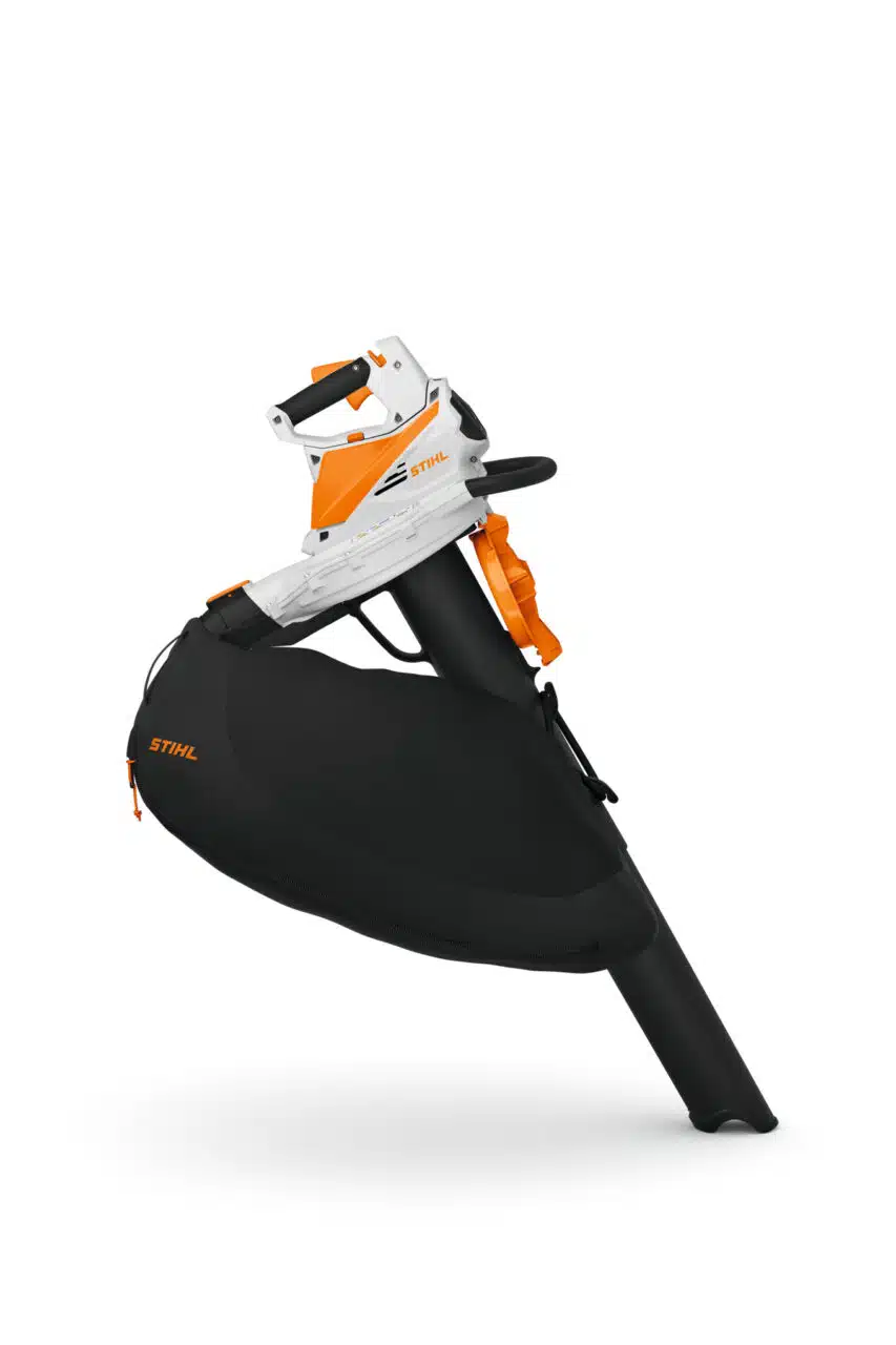 SHA 56 di STIHL è un versatile soffiatore, trituratore e aspiratore a batteria pensato per la pulizia efficiente di foglie e detriti in spazi esterni...